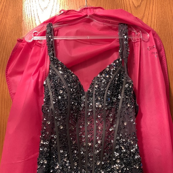 Gorgeous Jovani Prom Dress size 6 - Picture 8 of 11